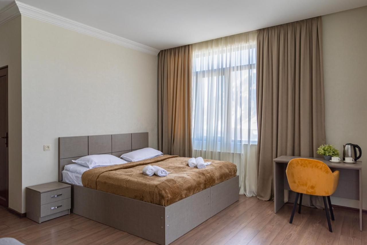 Cliff House Hotel Kasbegi Buitenkant foto