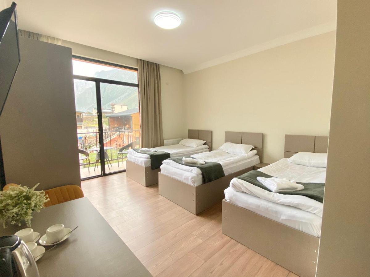 Cliff House Hotel Kasbegi Buitenkant foto