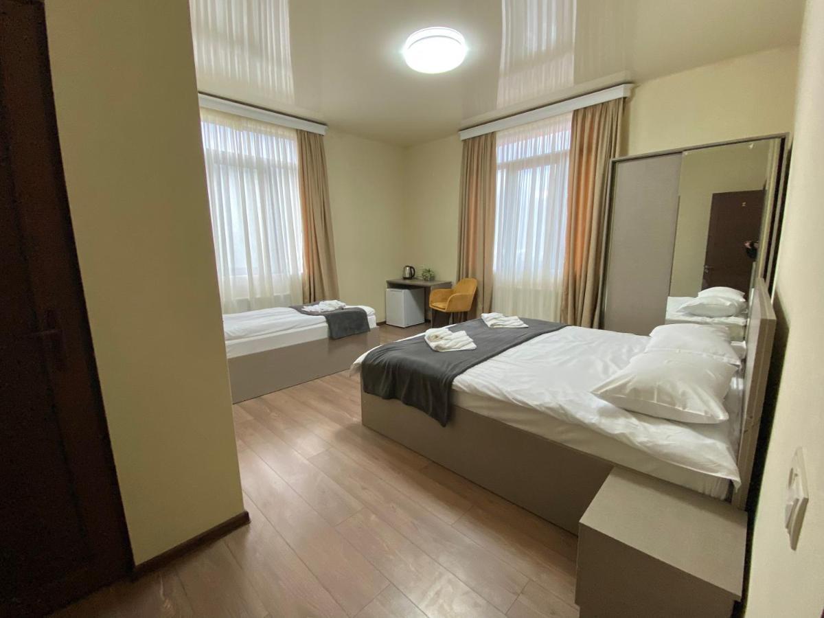 Cliff House Hotel Kasbegi Buitenkant foto